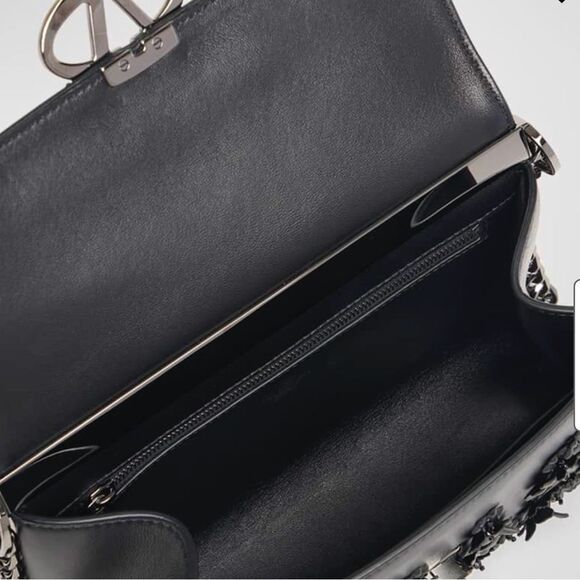 Valentino Garavani VLOGO Flower Leather Shoulder Bag NWT - Picture 6 of 9